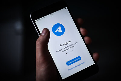    Заглушка приложение "Телеграм" на телефоне ©Александр Манзюк РИАМО