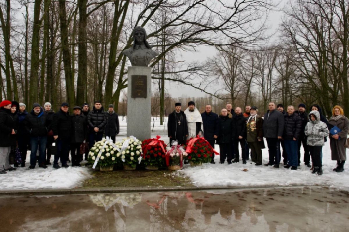    Память дважды Героя СССР Нельсона Степаняна почтили в Петербурге