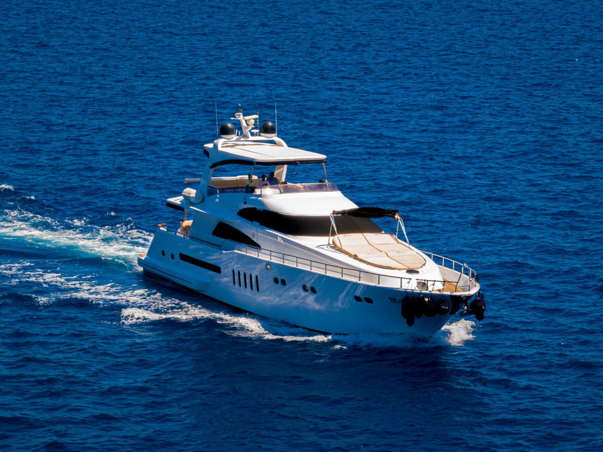 Моторная яхта