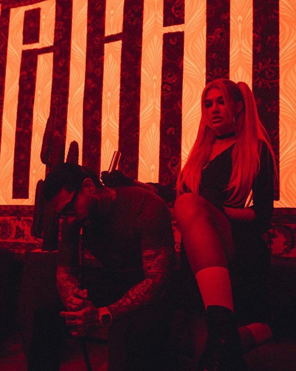    Тимати со своим тату-мастером Анной Фото: Инстаграм (запрещен в РФ) @timatiofficial