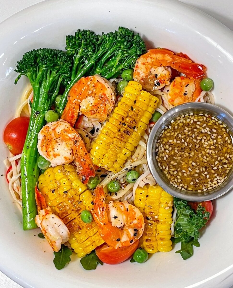 Брокколи с  кукурузой и кунжутом.