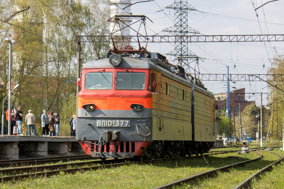Электровоз ВЛ10У-377 на станции Электрогорск. 