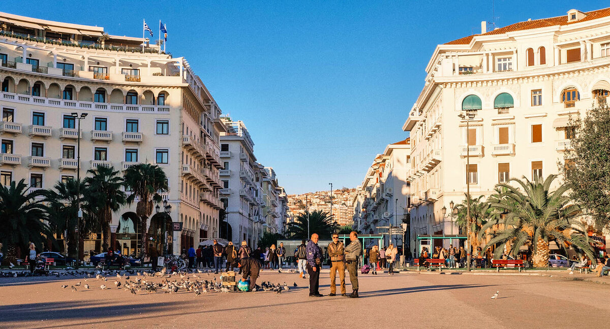 Почти единственные исторические здания 20 века в Салониках относятся к 1920-м годам. Это наследие зажиточных еврейских семей, которые строили себе красивые дома, гостиницы, магазины и фабрики