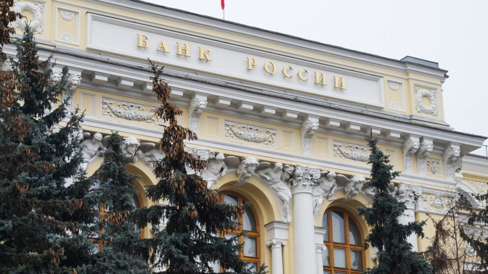     Официальный курс евро был повышен на 4 копейки и составляет 85,919 рубля.