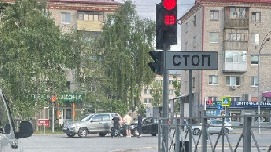 В дтп попали сразу 7 люксовых автомобилей