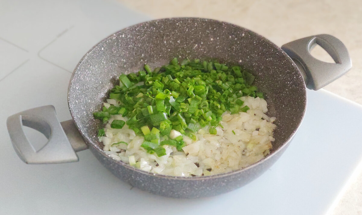 Мука, вода и немного зелени: вкуснейшие лепешки на скорую руку (бюджетный  рецепт) | ОЛЯ ГОТОВИТ | Дзен