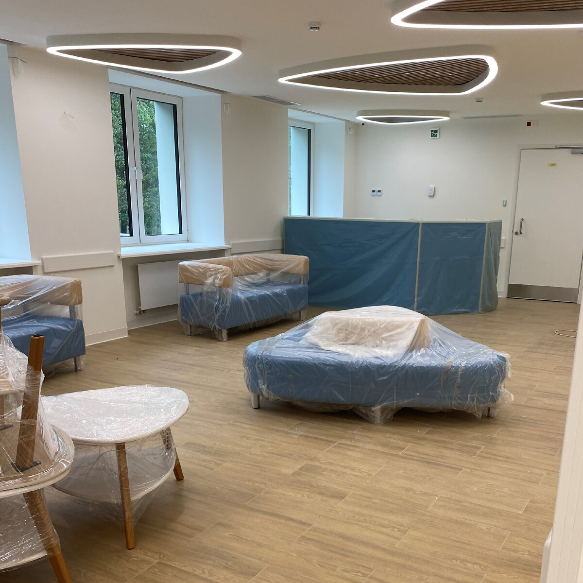Клинико диагностический центр 4 дзм филиал 5. Smart Hotel kdo Омск. Костомукша отель Хозяюшка. Леконта 1 Омск.