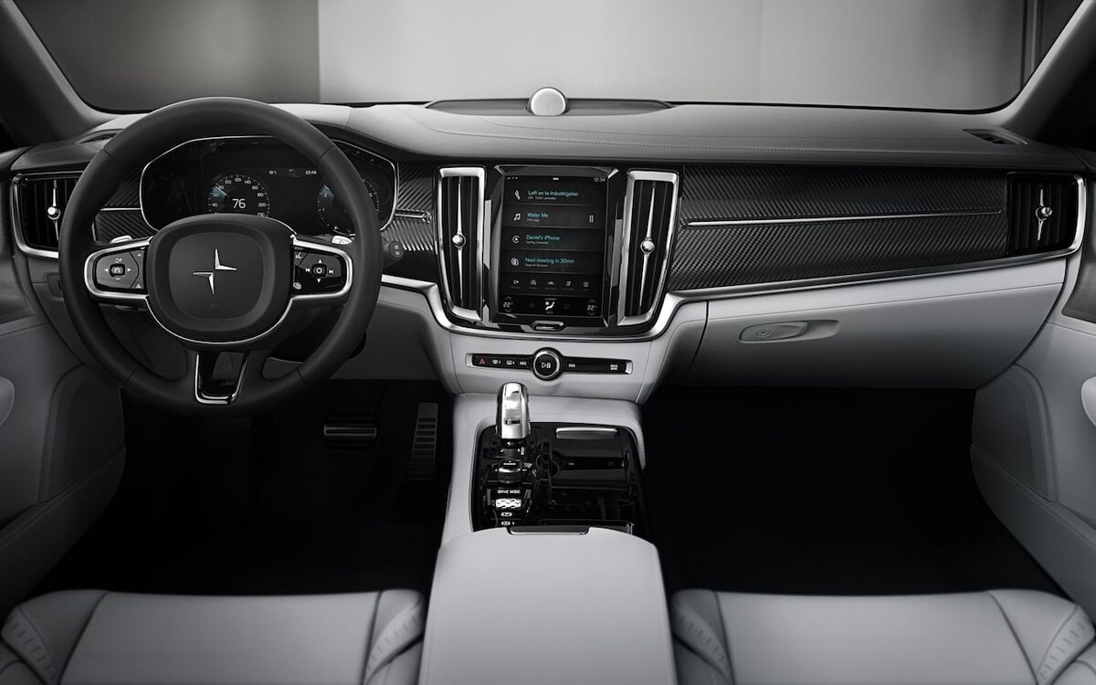 Интерьер Polestar 1