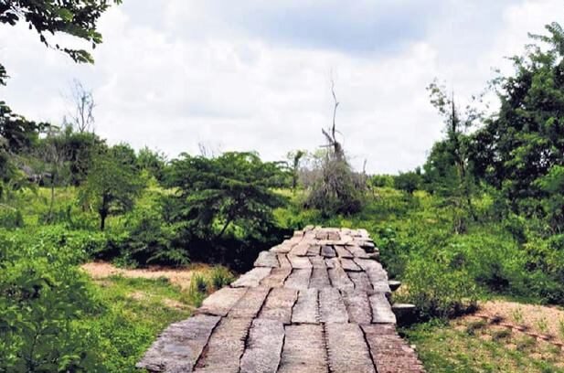 Каменный мост Махаканадарава ( Mahakanadarawa)