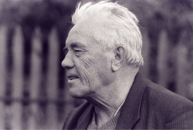 "И маленький народ, который и без того много страдал от соседей своих, попал опять в эту вечную ситуацию. В очередной раз его предали и всё", - говорил о событиях в Нагорном Карабахе (Арцахе), русский писатель Виктор Петрович Астафьев.