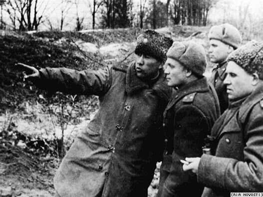 📖📖📰Собыр Умарович Рахимов (25 января 1902 года - 26 марта 1945 года) Вторая мировая война была командиром 37-й дивизии армии 65-й армии Беларуси генерал-майором гвардии. 
Собир РагимовСобир Умарович Рахимовукс
Генерал-майор, Герой Советского Союза Таваллуда Дата: 25 января 1902 года Место: Ташкент, Узбекистан Дата основания: 26 марта 1945 года
(43 лет) Место смерти: Гданьск, Польша (?)👍