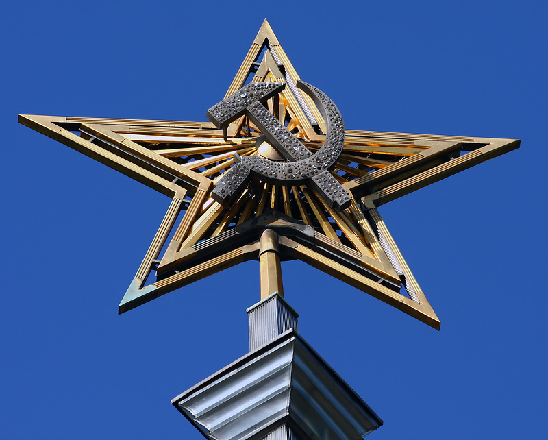 Какие звезды на кремле. Звезда Спасской башни 1935. Звезда Спасской башни Кремля. Звезда на шпиле башни Северного речного вокзала,. Звезда на Никольской башне Московского Кремля.