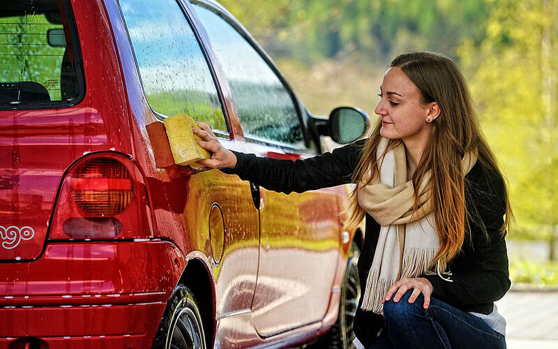 Единственное место, где безбоязненно можно навести марафет своему автомобилю, — двор собственного дома или дачи.