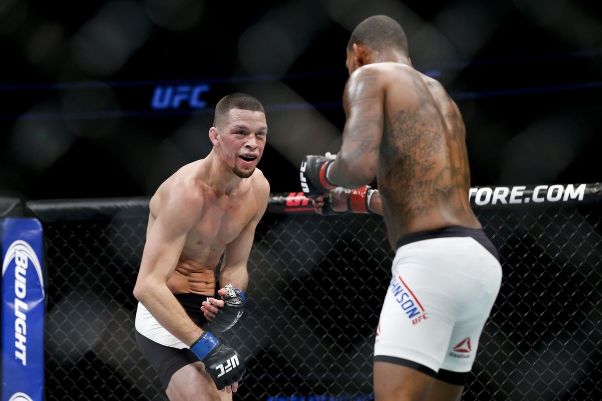 Нейт Диас и Майкл Джонсон в этом поединке получили по 50000$ оба и не удивительно, спортсмены выдержали такое количество ударов, порой казалось, что голова Джонсона больше не выдержит, практически весь бой спортсмены стояли друг напротив друга и выбрасывали удары в голову, будто проверяли, кто из них раньше упадет на канвас, однако оба бойца вышли на решение судей, где единогласным решением победил Нейт Диаз.