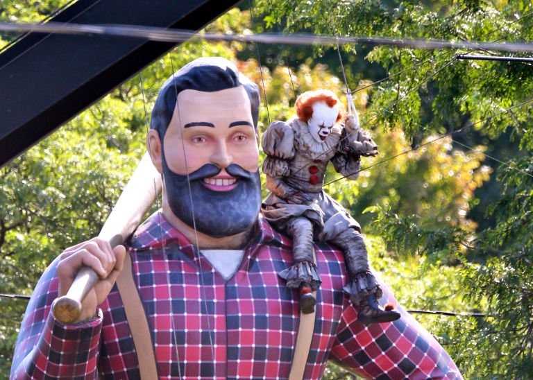 Кадр со съёмок второй части "Оно". 