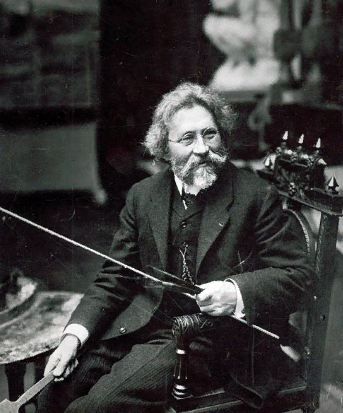 Один из самых известных дореволюционных живописцев России Илья Ефимович Репин обладал наблюдательностью и блестящим мастерством, которые помогали ему создавать удивительно жизненные полотна. Увлекающийся, страстный человек, он живо откликался на существующие в тот период проблемы социума, выражая их в своих знаменитых работах. 
Начало творческого пути

Илья Репин родился в Чугуеве близ Харькова в 1844 году. Рисовать начал благодаря своему двоюродному брату Трофиму – когда он рисовал, Илья любил сидеть рядом и наблюдать, как на бумаге появляются цветы и фрукты. В 11 лет Илью отправили в школу топографов – эта специальность была очень востребована в Чугуеве. Дальнейшим этапом в жизни художника стало его поступление в иконописную мастерскую к Ивану Бунакову, которого Репин впоследствии вспоминал как очень талантливого живописца. Там быстро отметили способного юношу, и уже через несколько лет он переехал в Санкт-Петербург – профессионально учиться живописи. К окончанию Академии Репин уже был достаточно известным художником, но отличался скромностью и отзывчивостью. Он, к примеру, взялся подготовить к поступлению никому не известного тогда паренька по имени Валентин Серов, рассмотрев его талант.