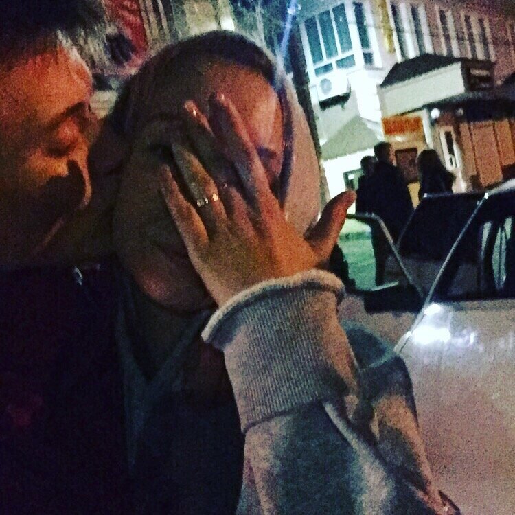 О самом понятии измены ходят множество мифов. Большенство из них довольно опасны для отношений. Например, такое ошибочное мнение, как абсолютно все изменяют или то, что измена только укрепляет брак. 