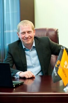 Но реакции губернатора на это обращение не последовало, в том числе и потому, что  в нем были  затронуты интересы “сильных мира” .
Как мы уже писали ООО “Зубр”, организовавшее охотохозяйство в лесах засечной черты, фактически принадлежит кирпичному заводу BRAER (даже его офис находится по тому же адресу, что и предприятие). Говорят, что BRAER является собственностью кипрского офшора Bolmeno Commercial Ltd., среди бенефициаров которого Алексей Эдуардович Худайнатов, сын бывшего топ-менеджера "Роснефти", курирующего вопросы производства и капитального строительства. 
 