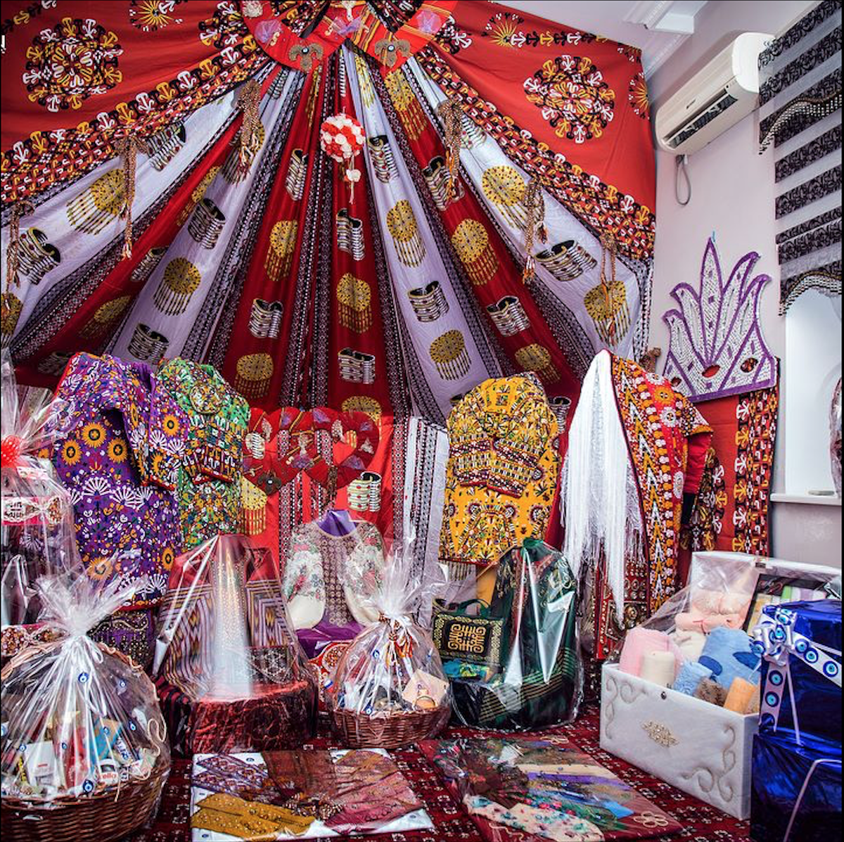 Свадебьные национальные одежды невесты