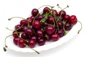 100 г свежей клубники содержат 27 калорий