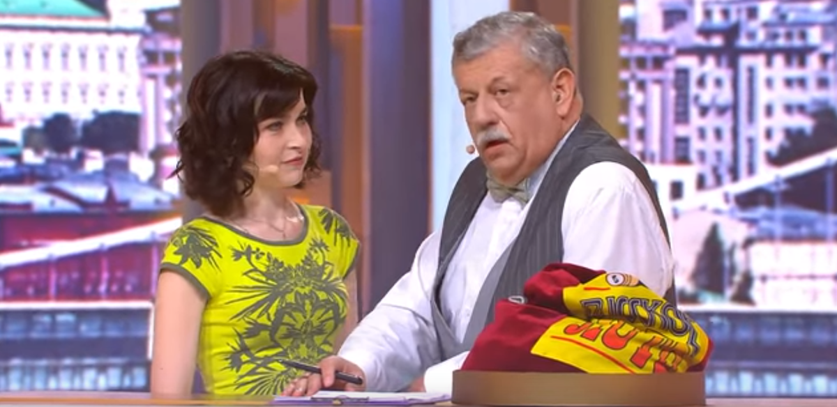 бессменный телеведущий говорит, что все эти годы покупает лотерейные билеты, но так до сих пор и не повезло 