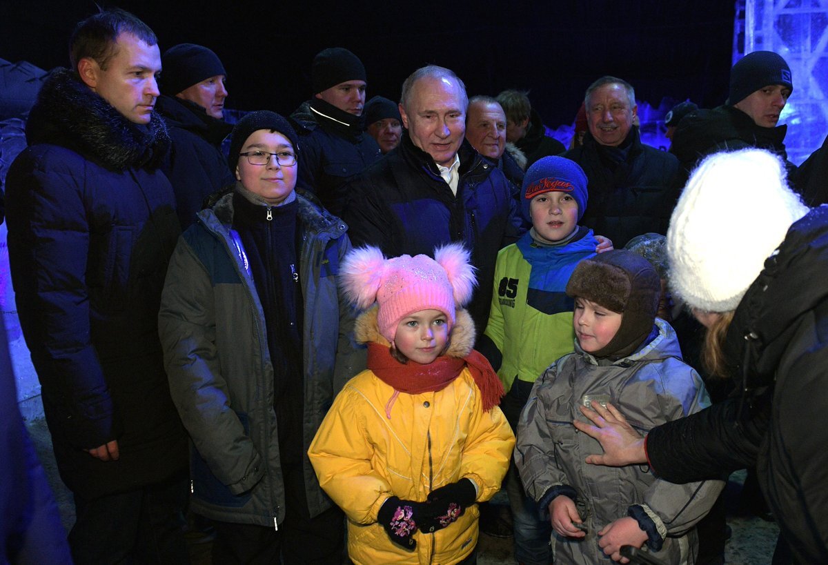 Петербург 7 января. Новогодний санкт-петербург. Петербург 7 января. Санкт-петербург 7 января. Рождественская служба казанский собор санкт-петербург.