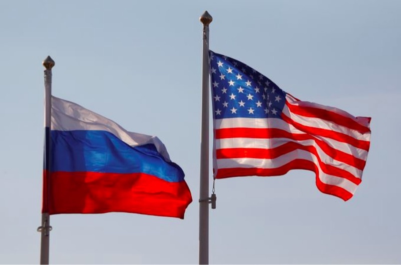 Первый вице-премьер Антон Силуанов заявил, что новыми санкциями США "сами себе в ногу выстрелят". Пресс-секретарь президента РФ Дмитрий Песков видит за американской инициативой "прагматичный торговый подход, граничащий с рэкетирством".