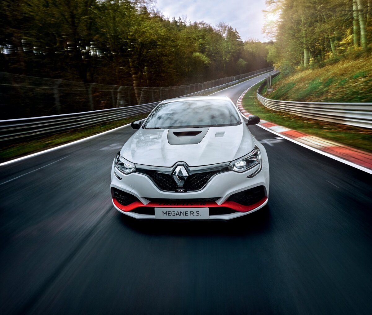 Renault Megane RS Trophy-R - самый быстрый переднеприводный автомобиль |  AUTO SPACE | Дзен