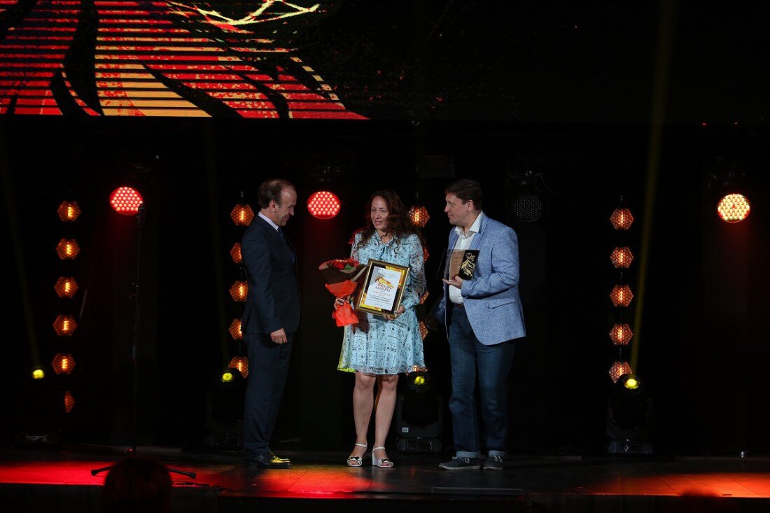 итоги года 2022 картинка. презентация для выпускников стобалльников. нижегородская премия молодец.