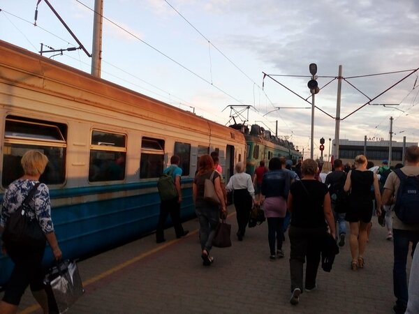 «Как на таком можно возить людей?». Пассажирка показала фото украинских электричек