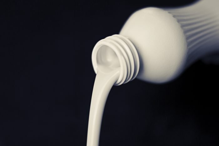 Чтобы купить натуральное молоко, читайте его состав (Фото: Pixabay.com)