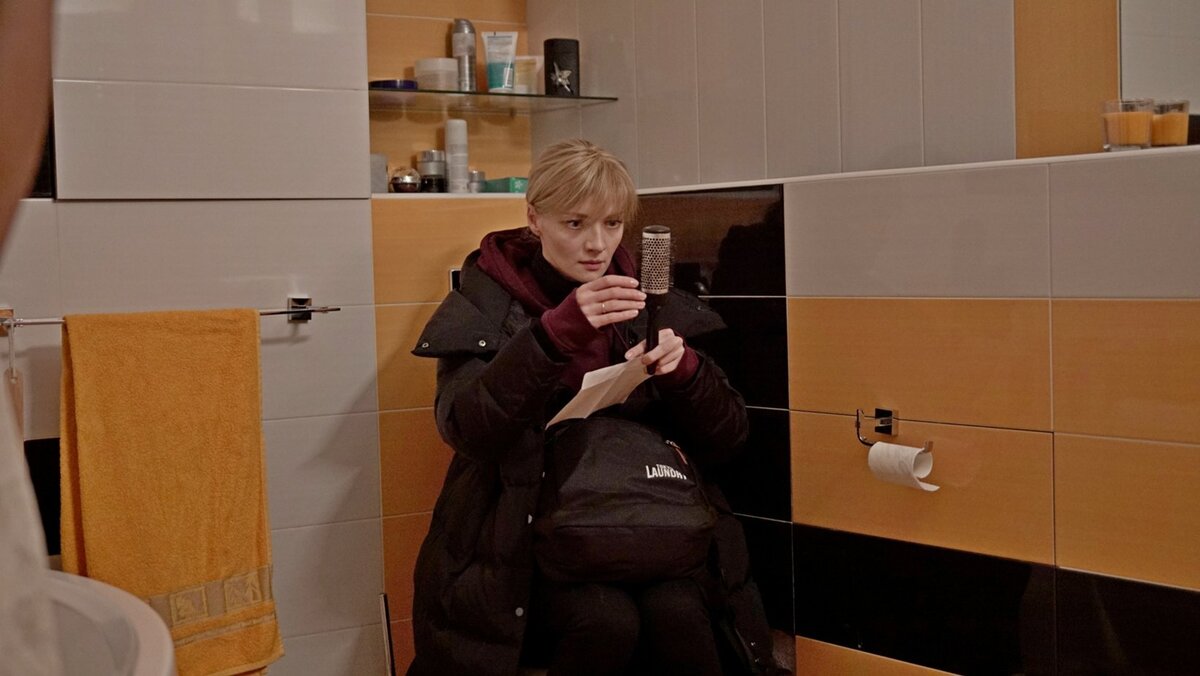 Кадр из сериала. Судя по этой картинке, Алина решит перепроверить данные экспертизы ДНК