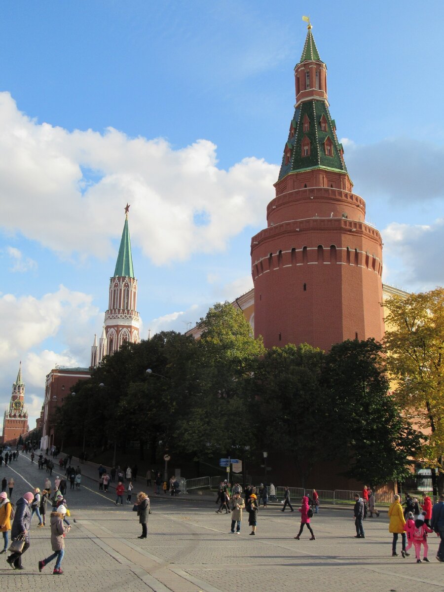 Невероятно, но это Москва! Таинственные места, Картины, История