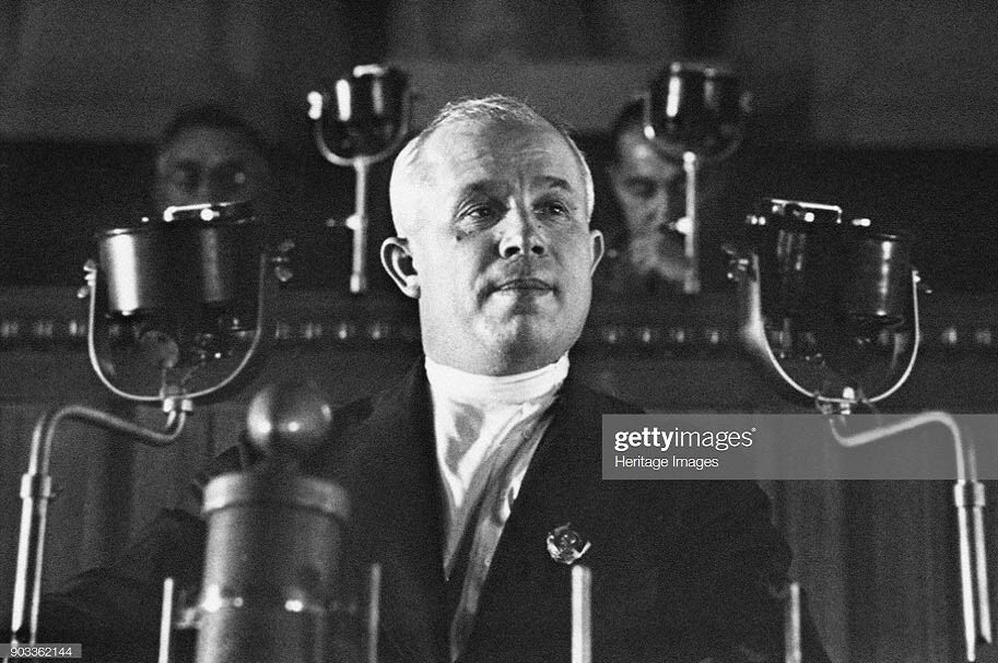 Никита Хрущёв выступает на VIII Чрезвычайном Всесоюзном съезде Советов СССР. 5 декабря 1936 г.