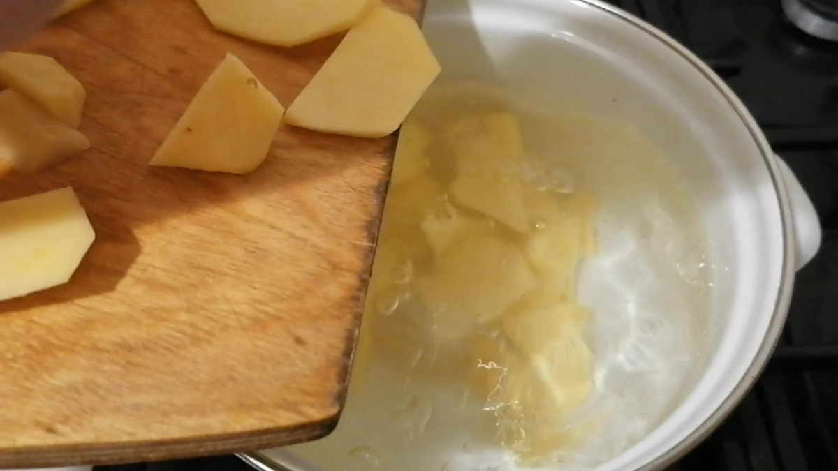 Листай карусель.