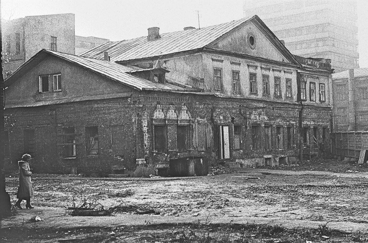 Дом анны монс бауманская улица. Дом монс. Дом анны монс на бауманской сейчас. Дом монс. Палаты анны монс в москве.