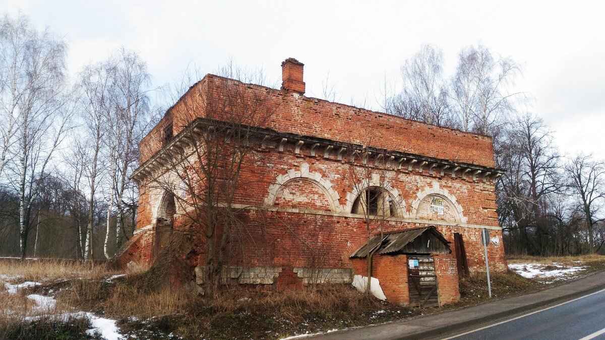 Усадьба адреса магазинов. Каретный сарай усадьбы Москва. Каретный сарай усадьбы Введенское. Усадьба Марфино сарай. Каретный сарай усадьбы Грачевка.