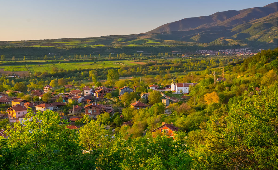 Село Стоб (фото https://www.andrey-andreev.com/stob-pyramids-bulgaria/)