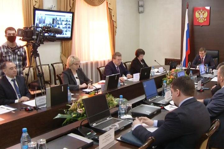 Скриншот прямой трансляции заседания правительства, РТС Новости Хакасии, Youtube 