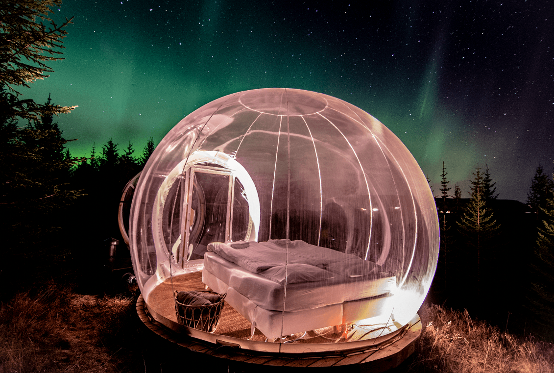 Bubble hotel. The Bubble Hotel Исландия. Бабл глэмпинг. Отель пузырь в Исландии. Домик глэмпинг Северное сияние.