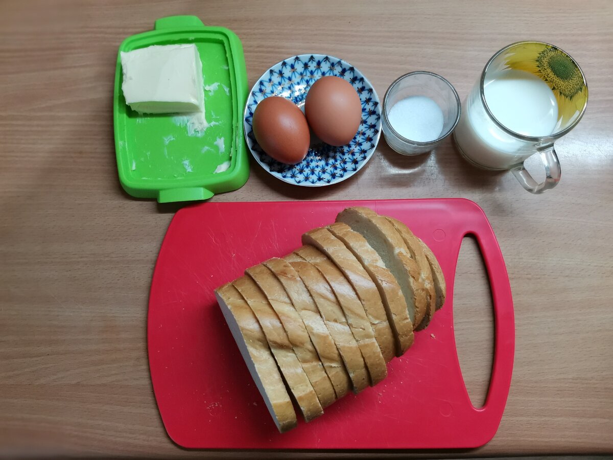 Все что нужно для приготовления вкуснейших гренок.