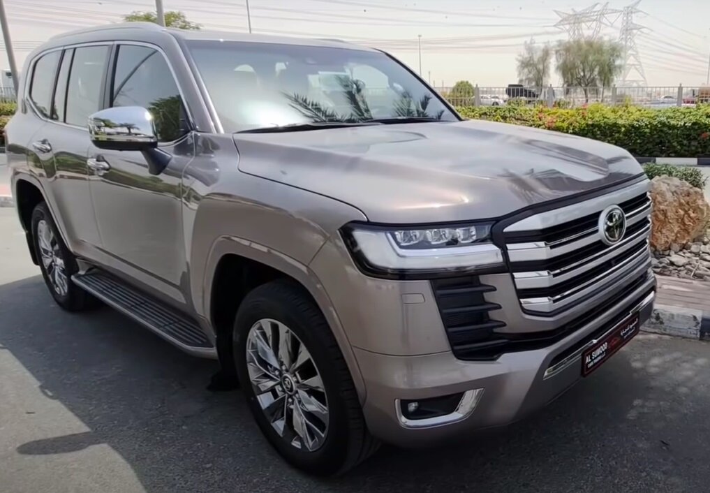 Toyota Land Cruiser 2022 фото сбоку 