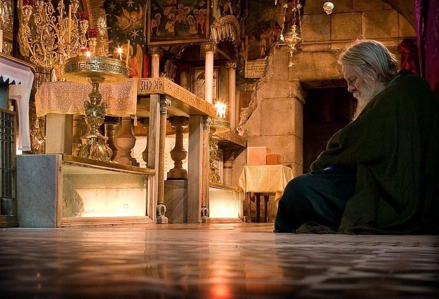 Поклонение священнику