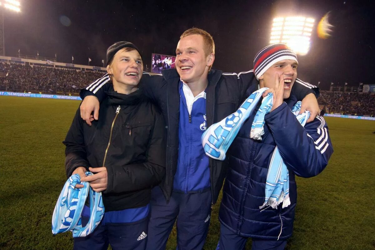 11 НОЯБРЯ 2007 ГОДА. АРШАВИН, АНЮКОВ И ДЕНИСОВ ПРАЗДНУЮТ ПЕРВОЕ ЧЕМПИОНСТВО «ЗЕНИТА».RUSSIAN LOOK/GLOBAL LOOK PRESS