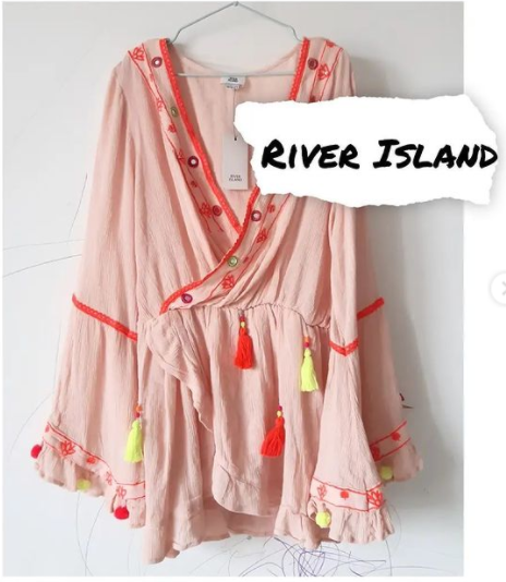 Вот такую блузку на девочку 10-12 лет нашла в весовом секонде Нижнего Новгорода - новая с этикеткой, там даже цену можно увидеть. Листайте карусель