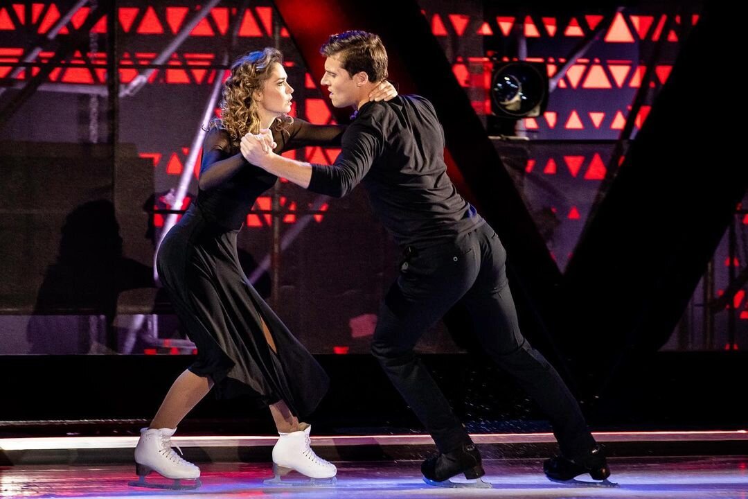 Александр Жнберт и Агата Муцениеце в 6 выпуске Ледникового периода. Источник фото: Инстаграм Агаты Муцениеце