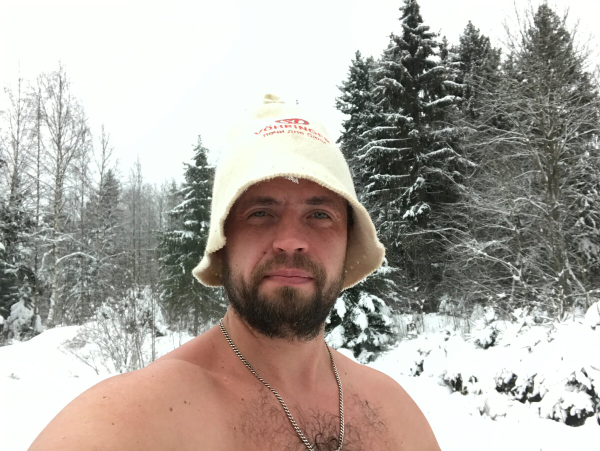 После бани и на улице зимой кажется жарко, а в сауне ещё прогреться надо!