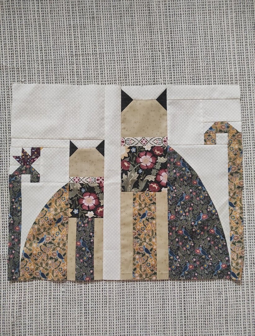 Мои "Кошки", сшитые из тканей коллекции "Уильям Моррис". 