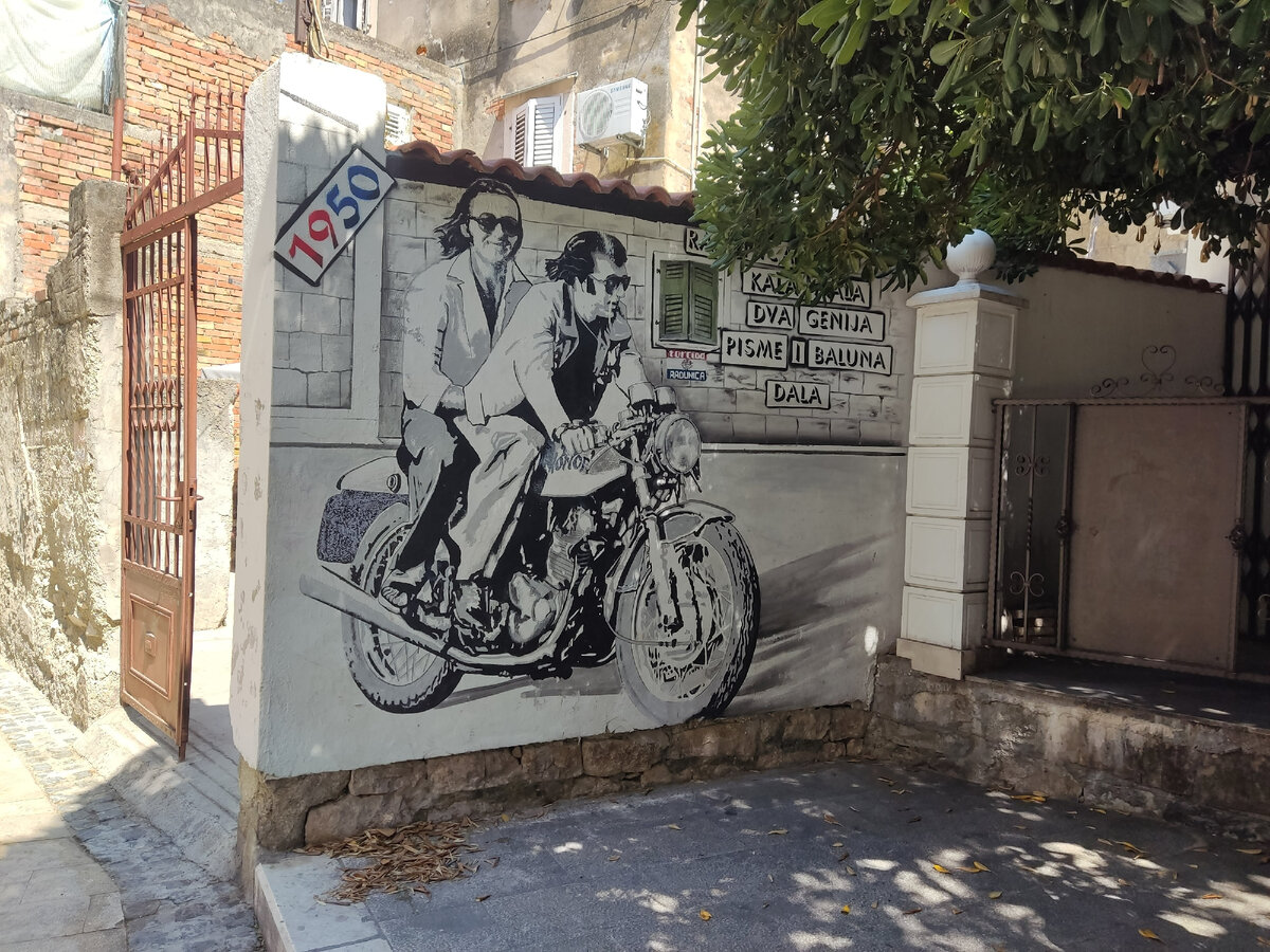 пройти мимо такого произведения уличного искусства я не могла