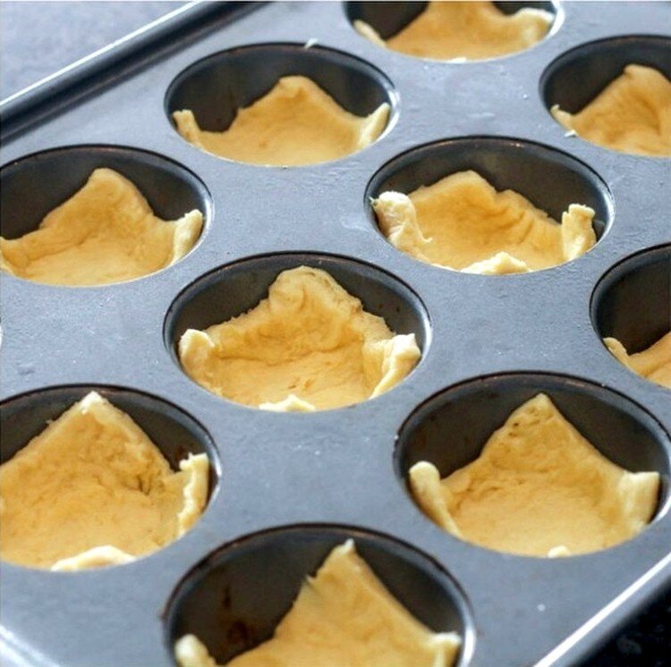 Тесто можно исключить из блюда, заменив его кружочком ветчины 